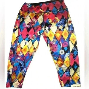 Lularoe Jade capris size medium NWT. OG Patrick‎ days.Reinforced seams. Comfy.